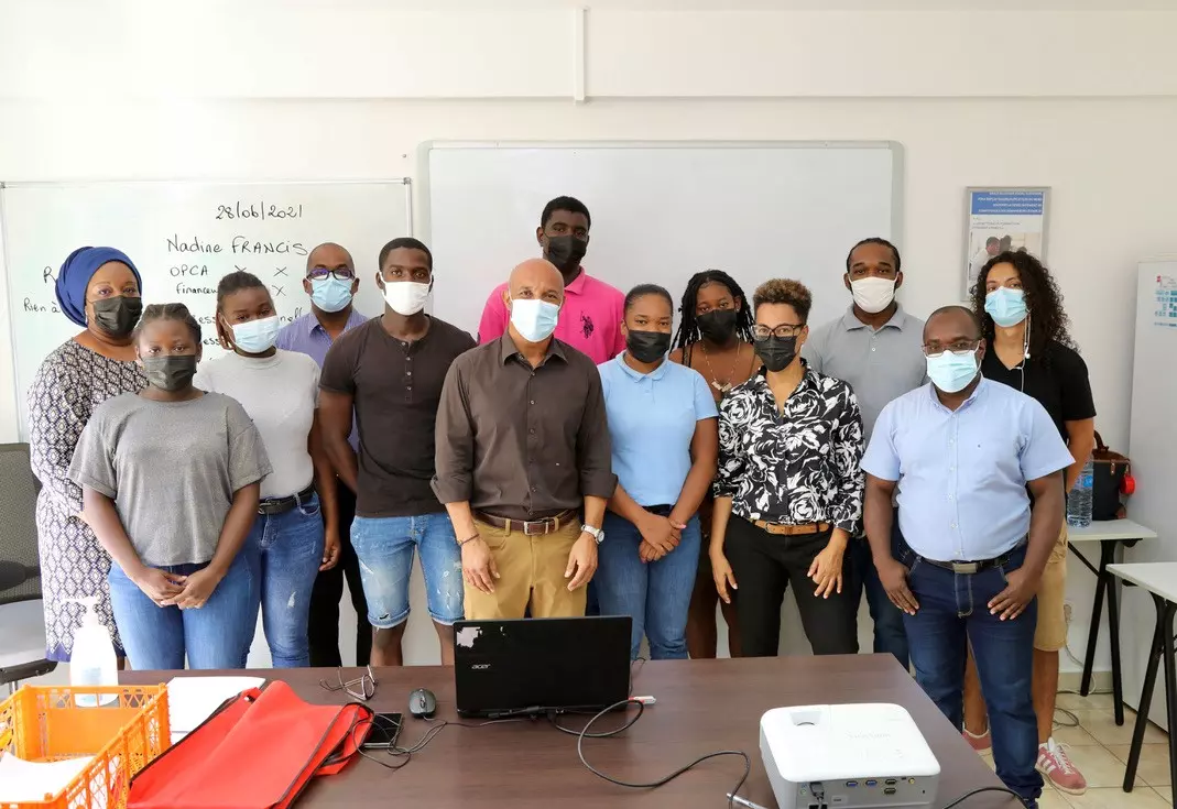 Saint-Martin : Immersion en entreprise&nbsp; pour 100 jeunes Saint-martinois&nbsp;grâce à l'opération Lend a Hand initiée par la collectivité