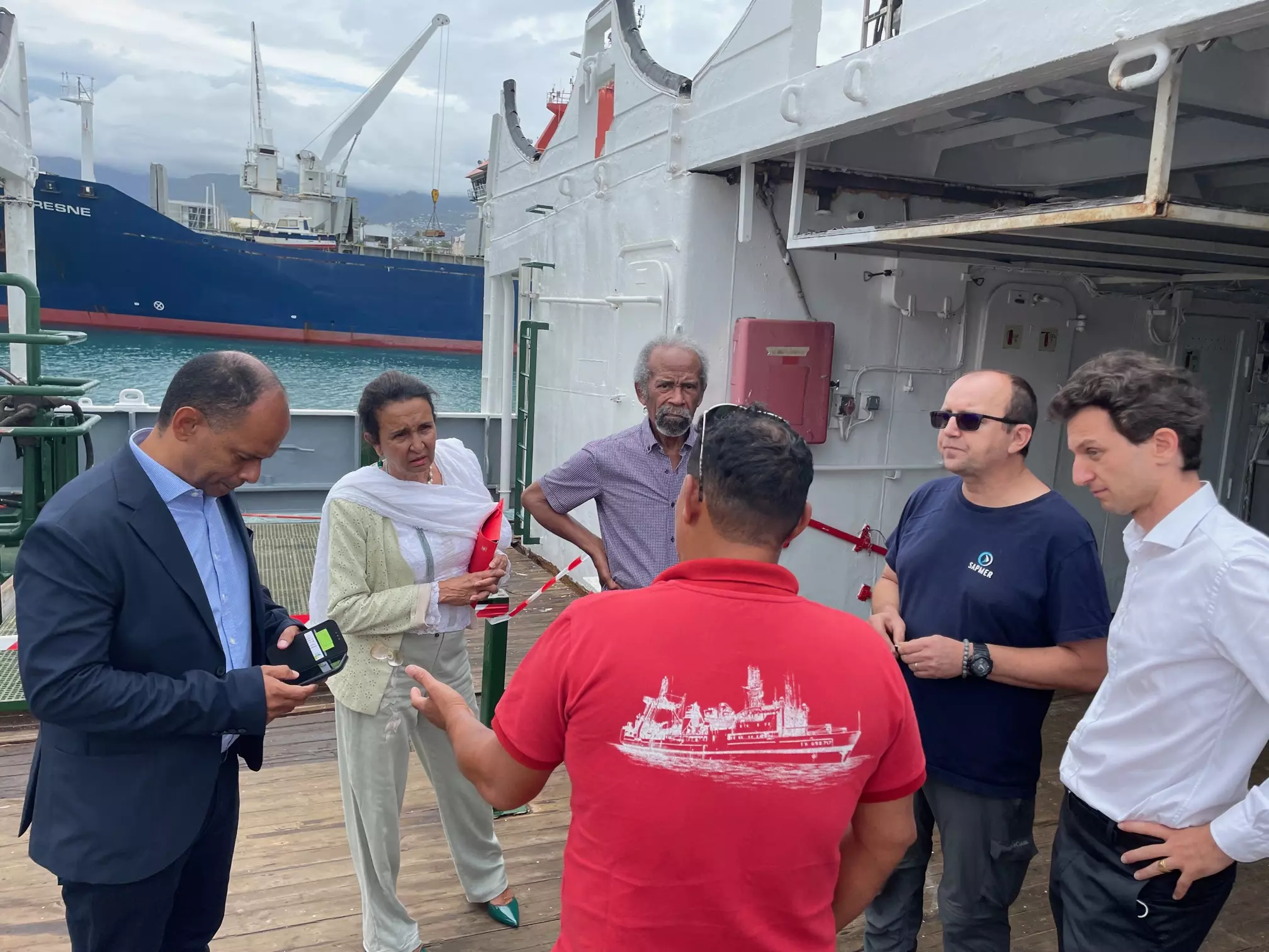 La Réunion : Le chantier du langoustier l'Austral, image de l'industrie locale et de l'économie bleue