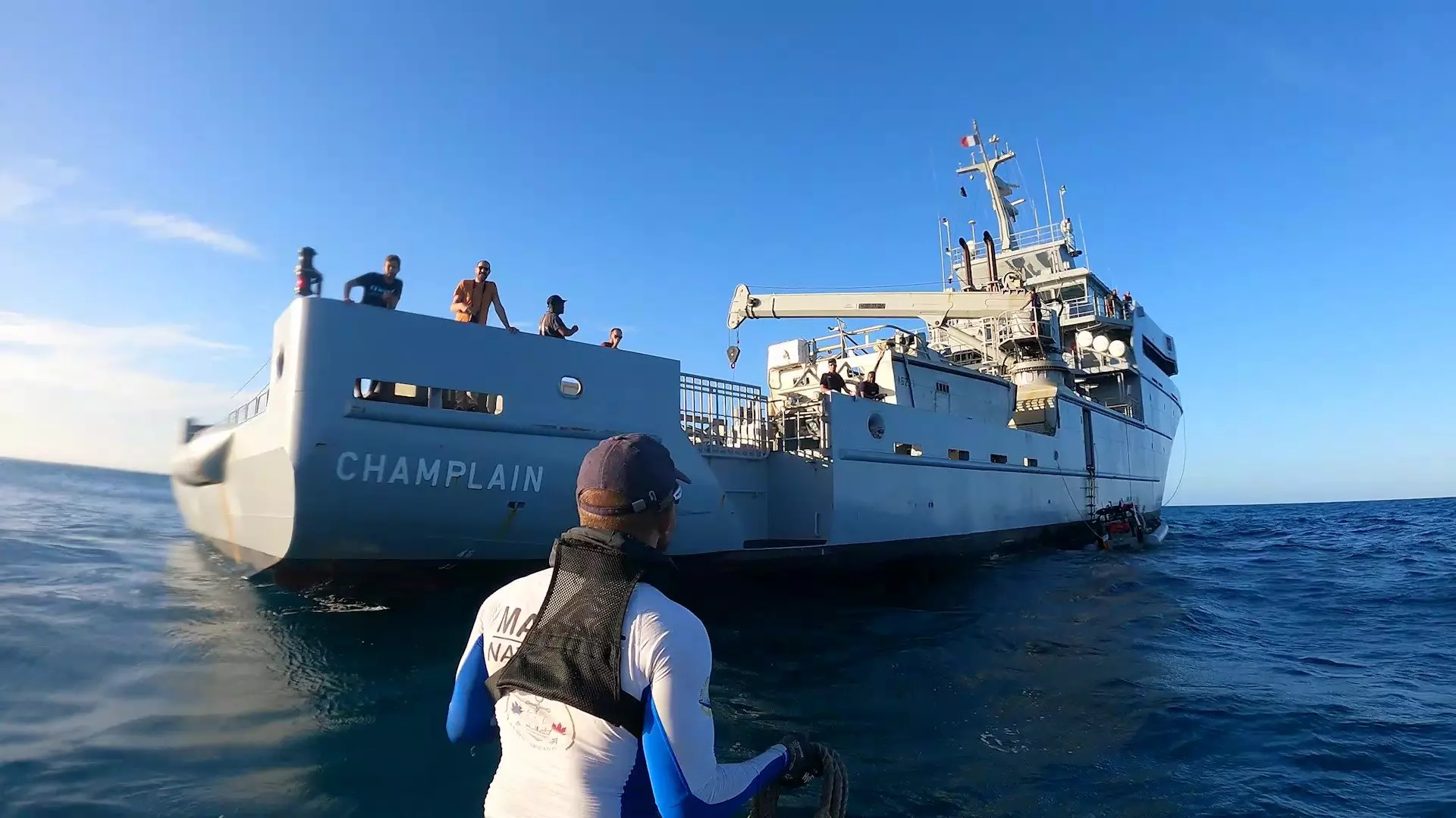 Océan Indien: Le Champlain, bâtiment de la Marine nationale, en mission scientifique pour évaluer la santé des récifs