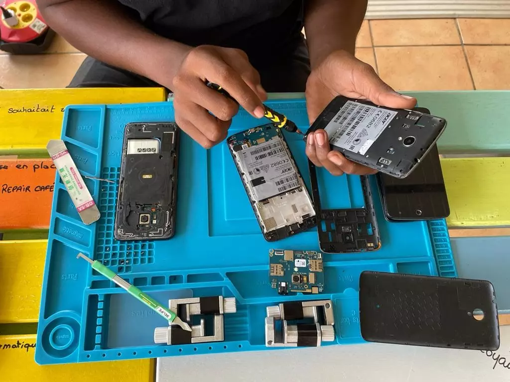 Orange Antilles-Guyane lance sa filière locale de recyclage des mobiles avec l’association Eco Mobil