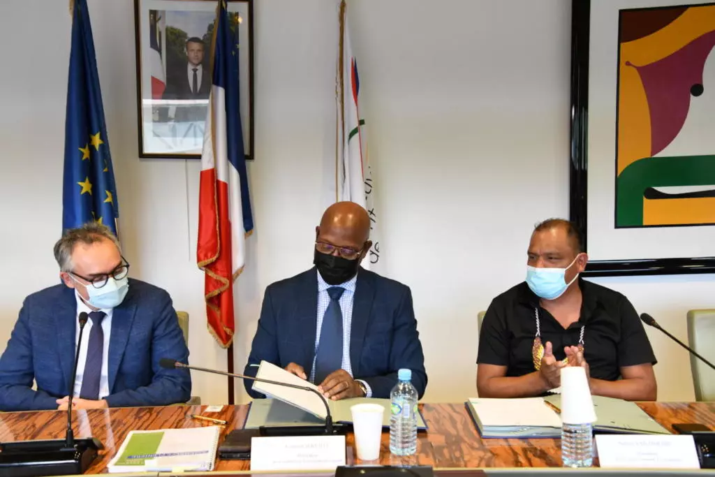 Guyane&nbsp;:&nbsp;Une&nbsp;convention acte la majorité autochtone pour la gouvernance de l’EPCCE