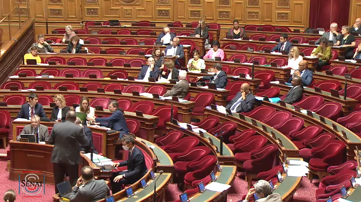 Projet de loi sanitaire&nbsp;: le Sénat rétablit la possibilité d'un contrôle aux frontières pour les voyages vers les Outre-mer