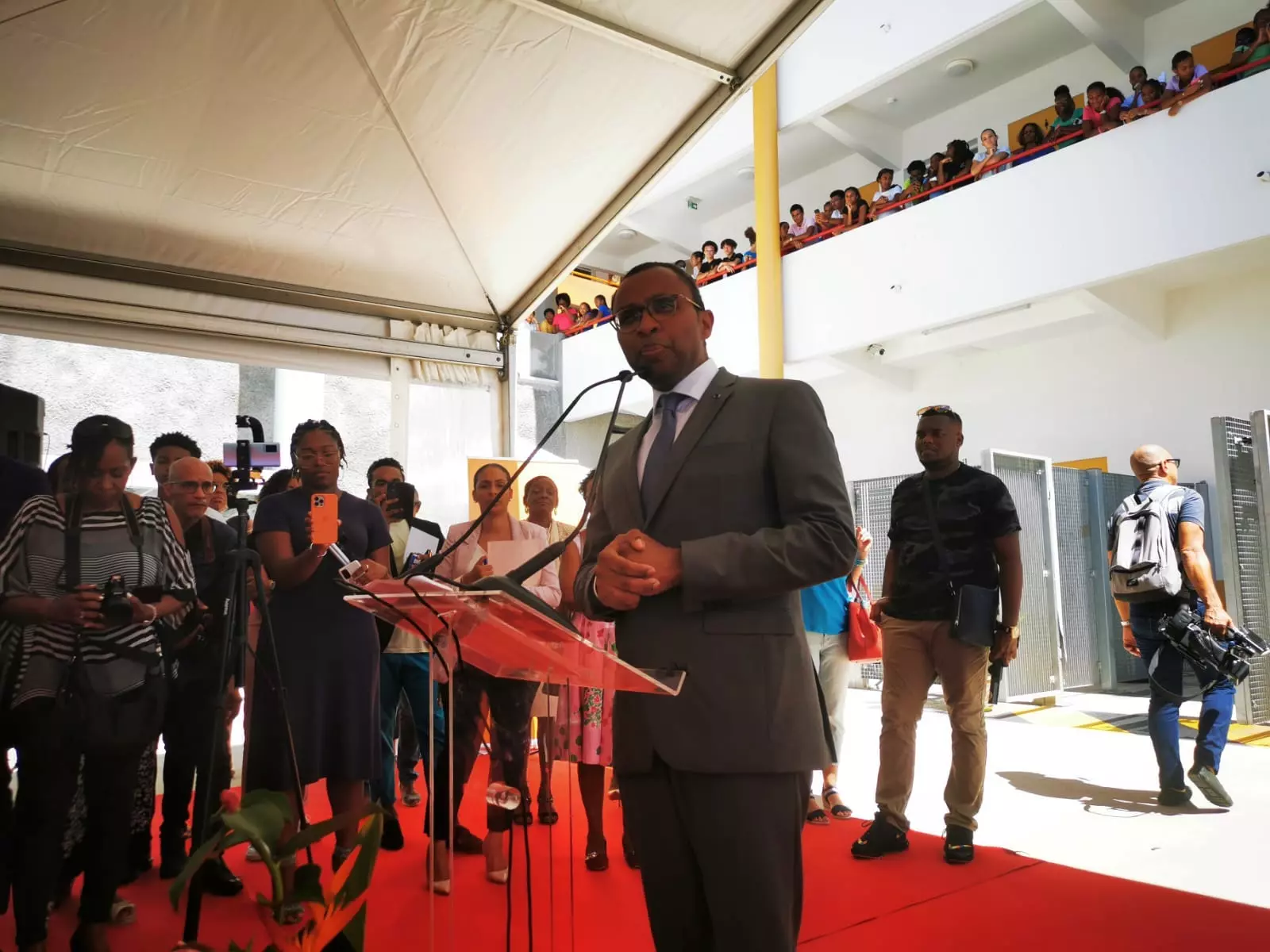 Éducation En Martinique, le ministre Pap Ndiaye inaugure le nouveau