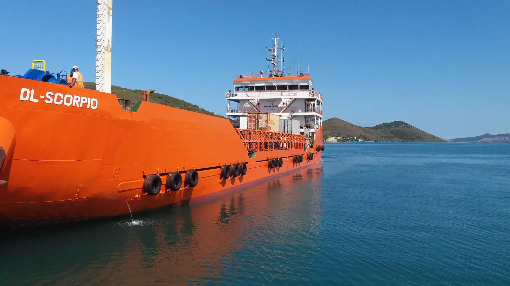 Nouvelle-Calédonie : Le navire de transport DL Scorpio maintenu à quai, les Îles en attente d’une solution