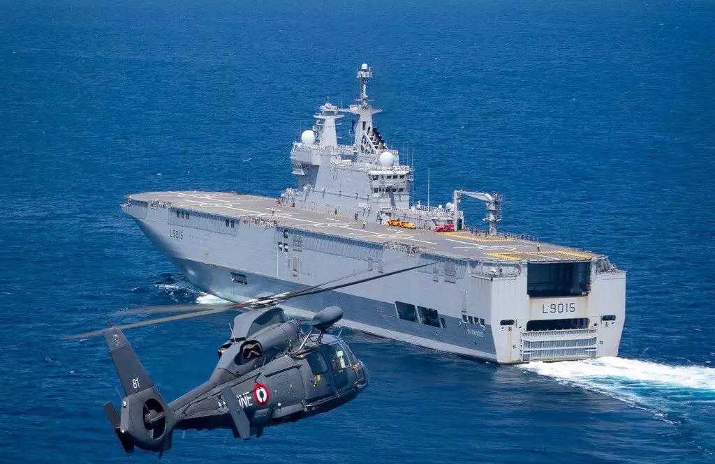 Martinique : Le Dixmude en escale dans les eaux martiniquaises dans le cadre de la mission Jeanne d'Arc