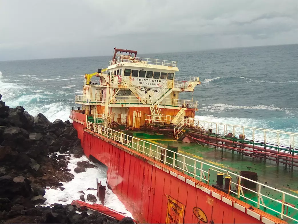 [GRAND ANGLE] Les épaves, un encombrant problème écologique en Outre-mer (2/2)