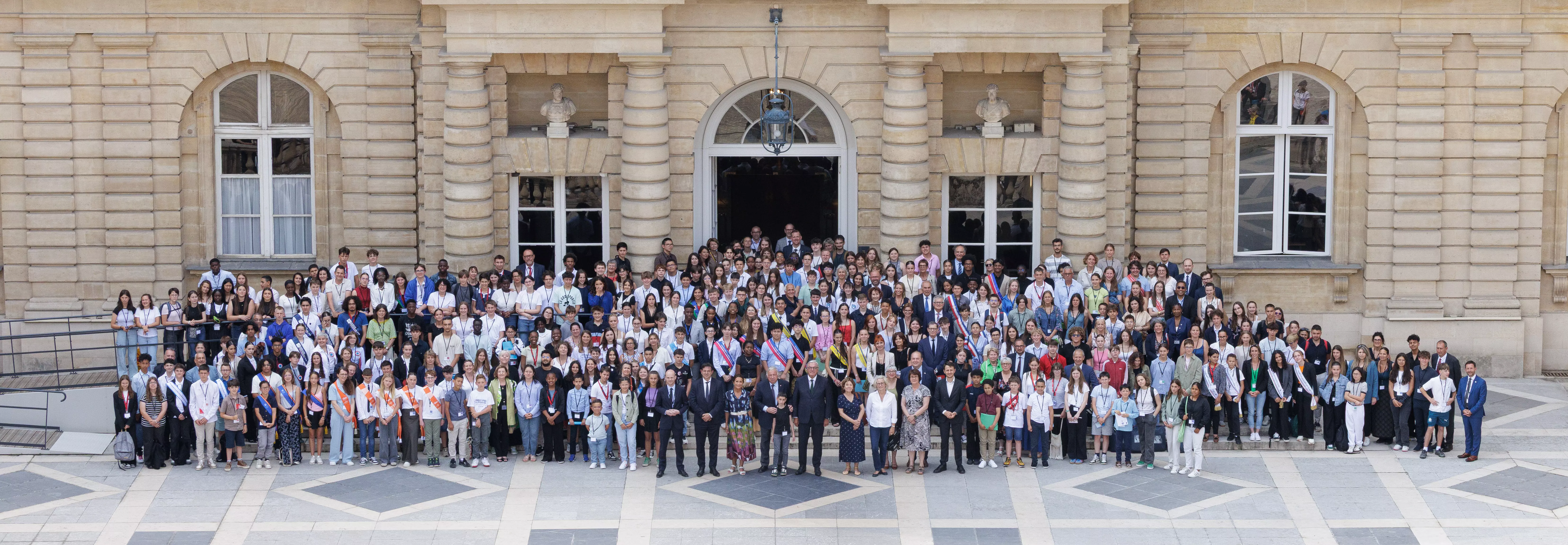 Des élèves de Mayotte et de Saint-Martin à Paris pour les 150 ans du Sénat