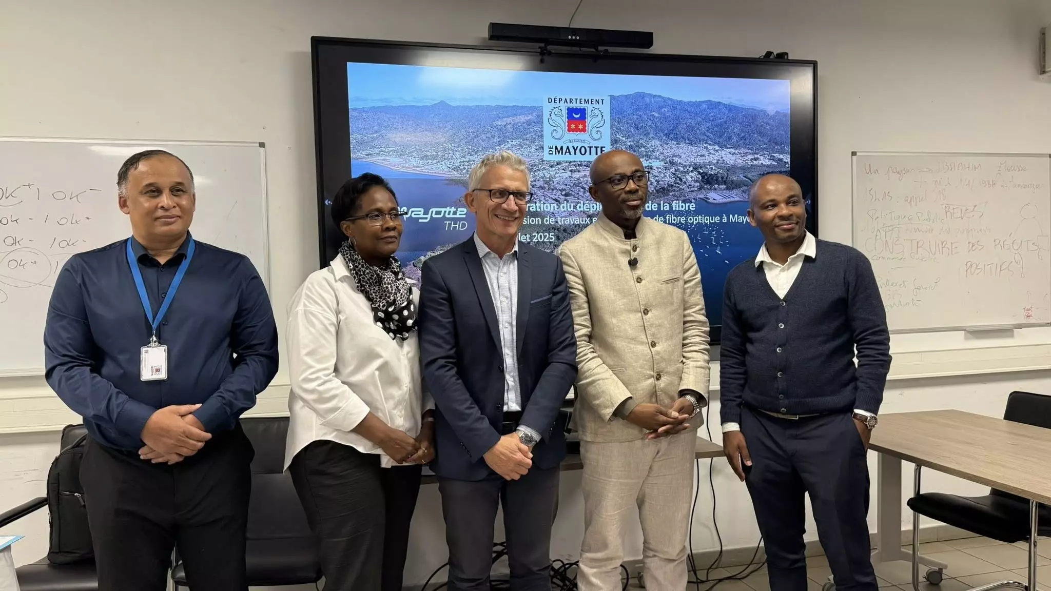 Connectivité : Mayotte accélère le déploiement de la fibre optique avec 8 nouveaux chantiers et un raccordement total prévu d'ici 2029