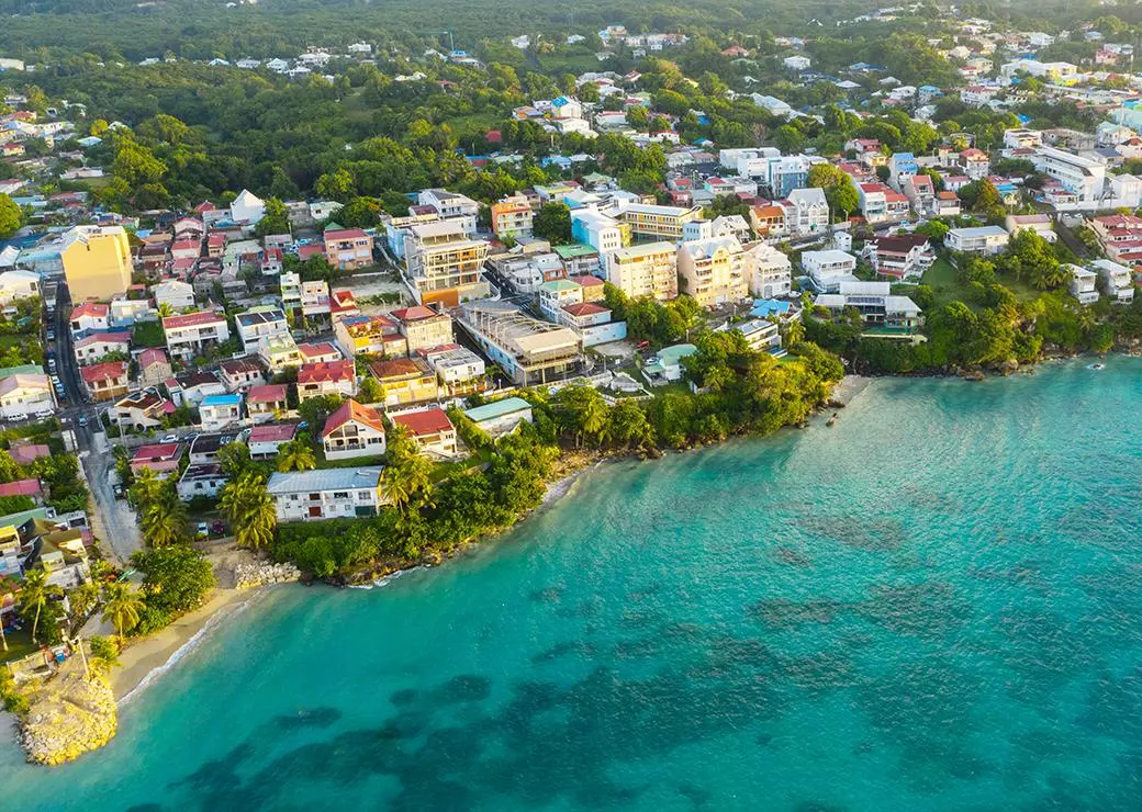 Guadeloupe: le littoral sous pression face aux constructions illégales