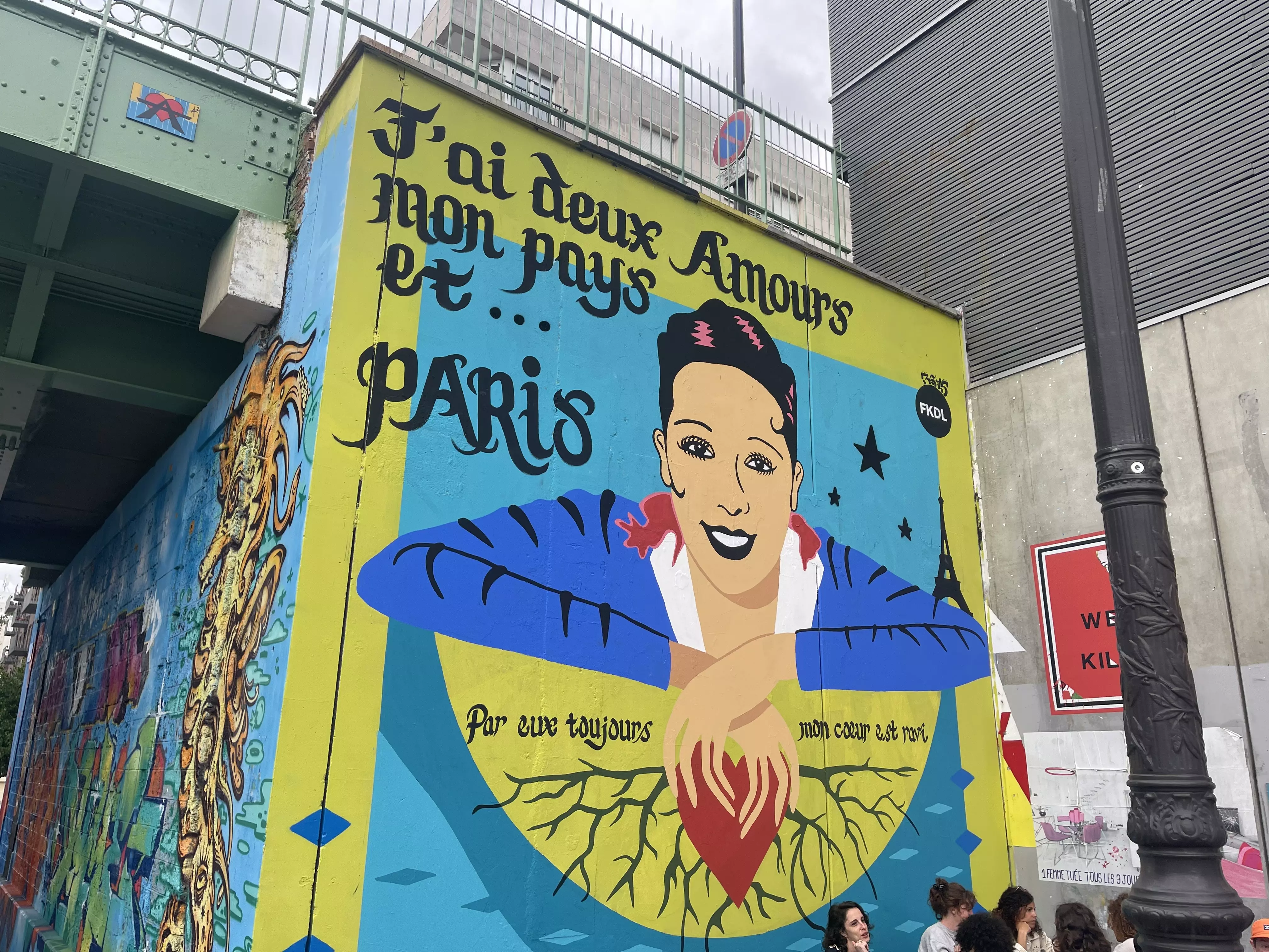 Une fresque rend hommage à Joséphine Baker à Paris, 50 ans après sa disparition