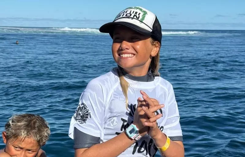 Surf : La jeune Polynésienne Kelia Gallina, 12 ans, va surfer avec les meilleurs du monde à la Tahiti Pro