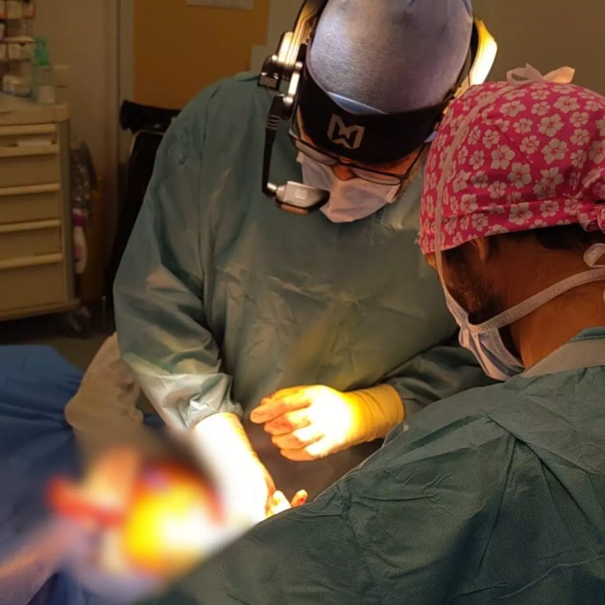 Une première mondiale réalisée entre l’Hexagone et la Polynésie française, avec une chirurgie du sarcome guidée à distance réalisée avec succès
