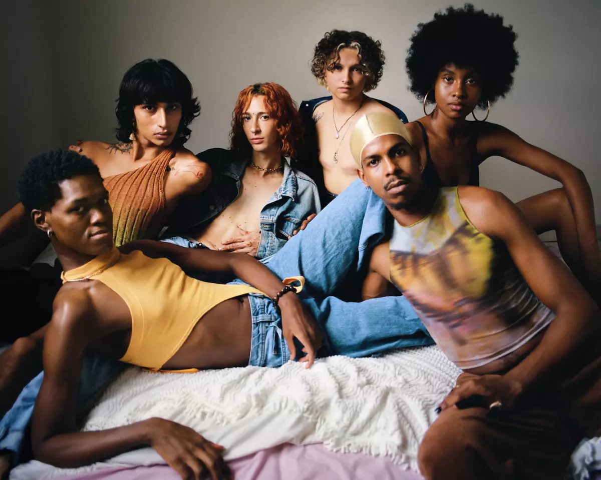« Kwir Nou Exist » : Une exposition sensible et puissante autour des réalités queer réunionnaises au FRAC de La Réunion par les artistes Raya Martigny et Edouard Richard
