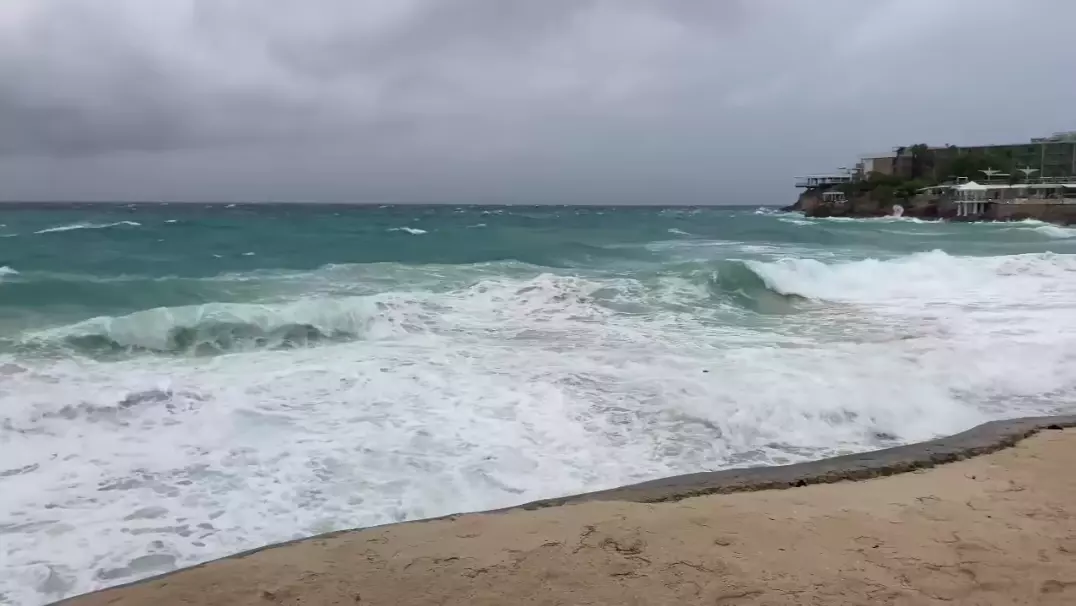L'ouragan Erin se renforce à nouveau à l'approche des Bahamas