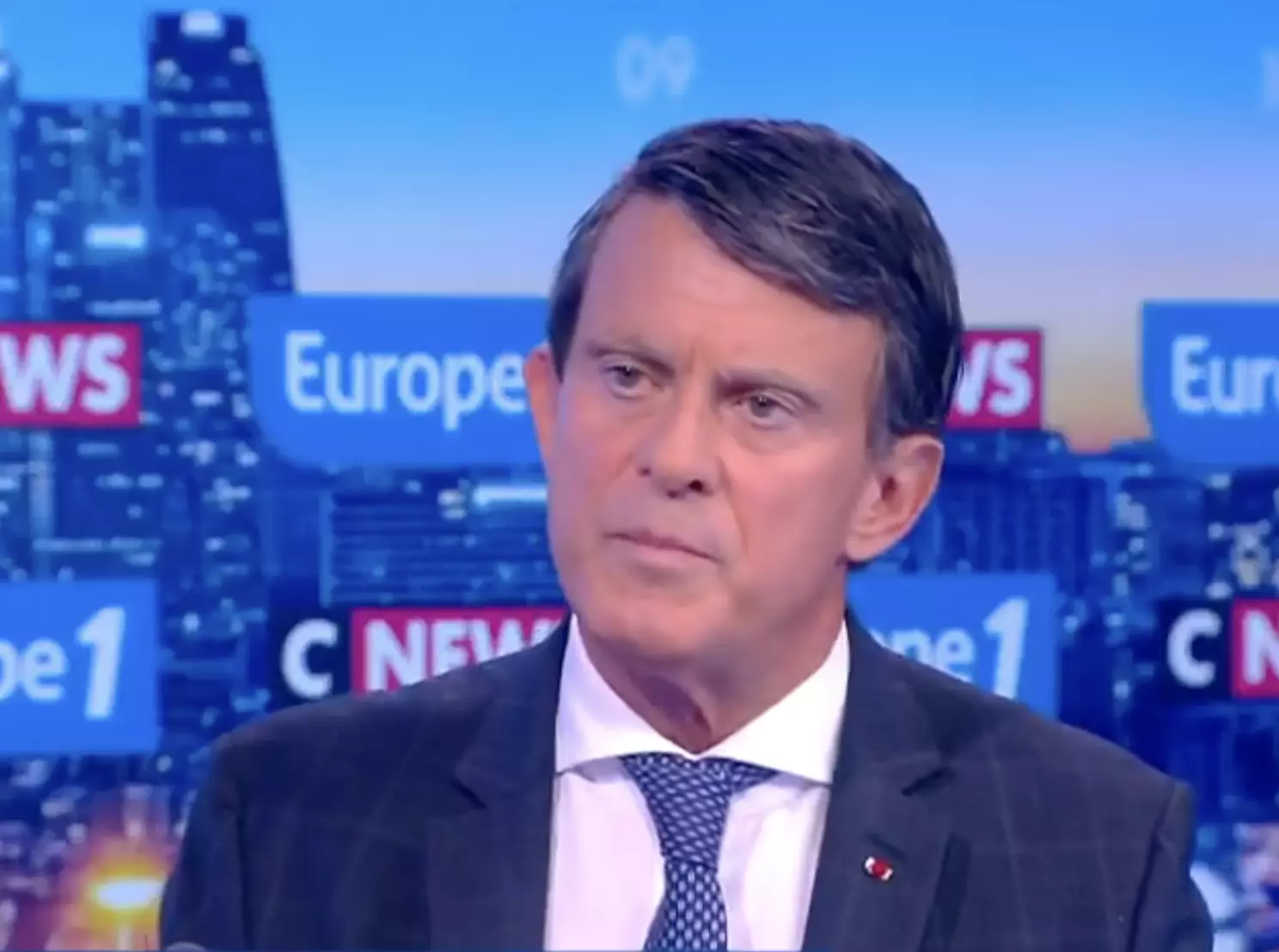 Vote de confiance: Valls appelle à un "sursaut" pour un "accord" entre forces de gouvernement