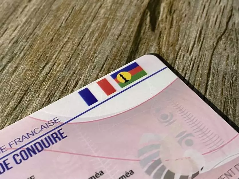 Nouvelle-Calédonie : Les drapeaux français et du FLNKS disparaissent du permis de conduire