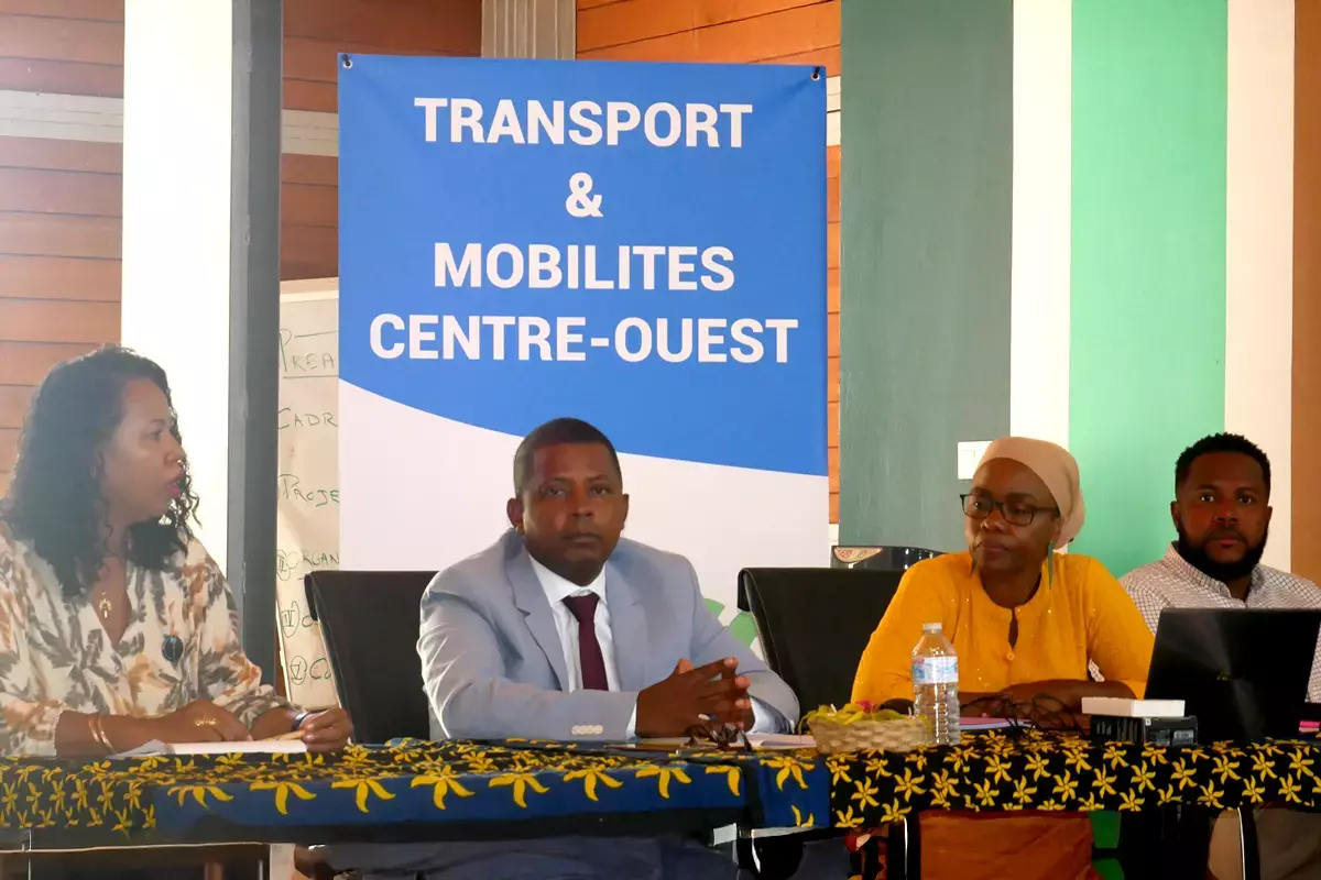 Mobilités à Mayotte : La Communauté de communes du Centre Ouest lancera en janvier son service de transport en commun etre Mtsangamouji, Coconi et Sada