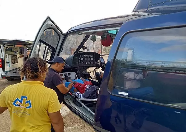 Santé en Guyane : Le CHU mise sur l'avion et l'hélicoptère pour l'accès aux soins, en plus de la navette fluviale