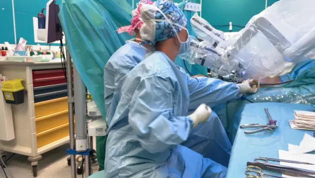 Santé à La Réunion : Au CHU Sud, une opération chirurgicale 3D de la prostate réalisée grâce à un robot