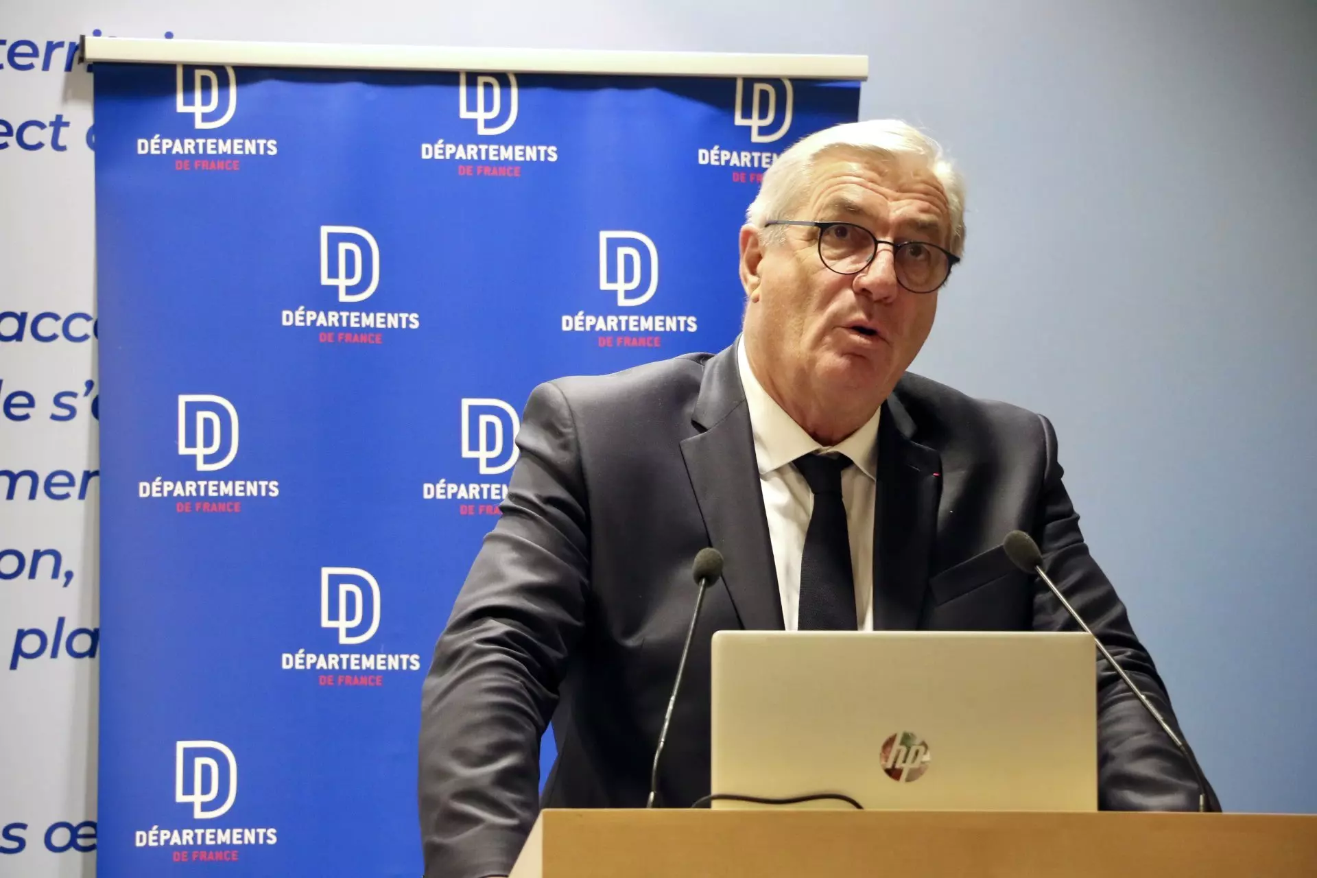 Le président des Départements de France, François Sauvadet, en déplacement à Mayotte et La Réunion