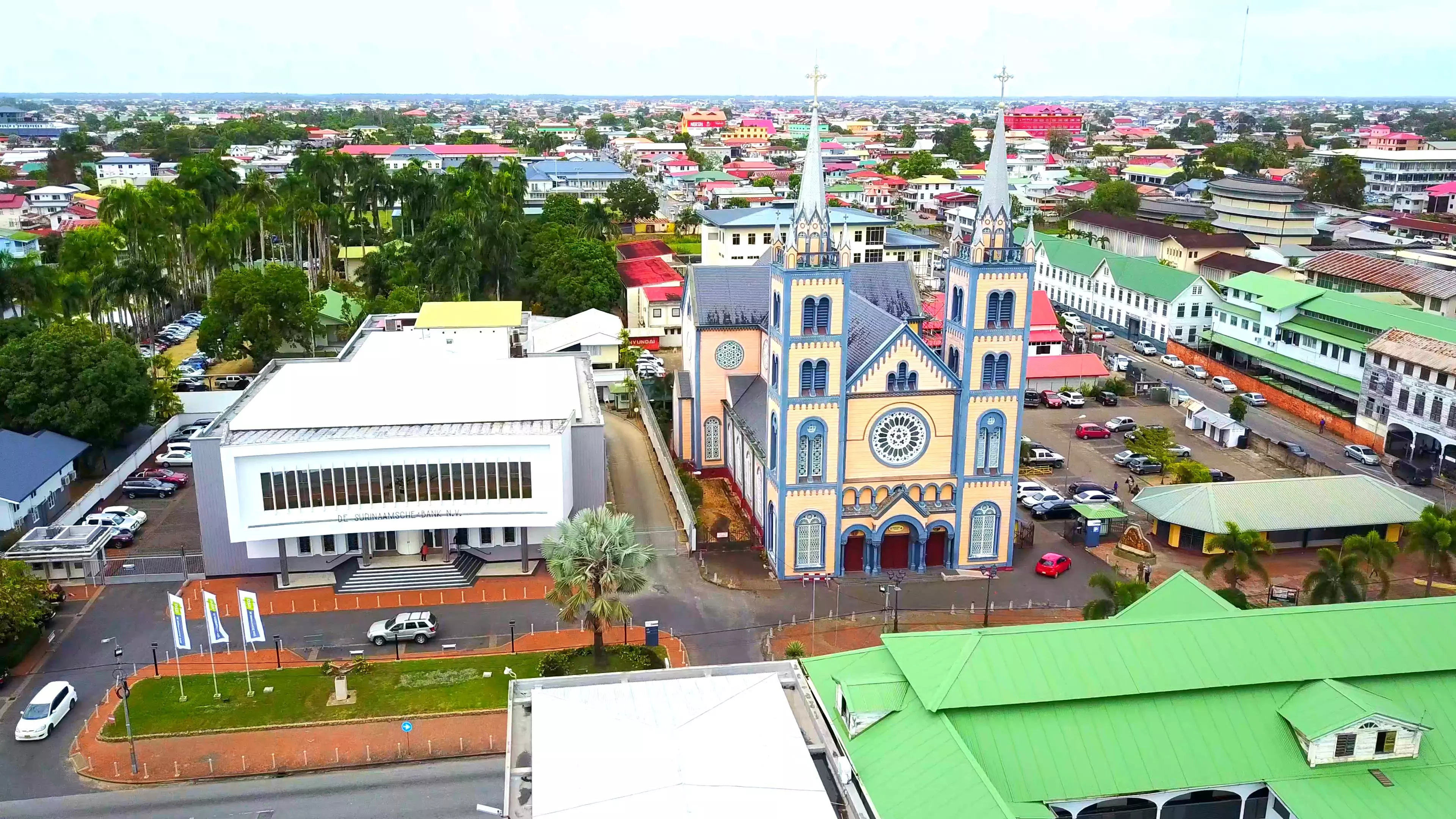 Les Outre-mer et leurs régions : Entre richesses et vulnérabilités,  le Suriname, petit État amazonien à l’heure des grands basculements