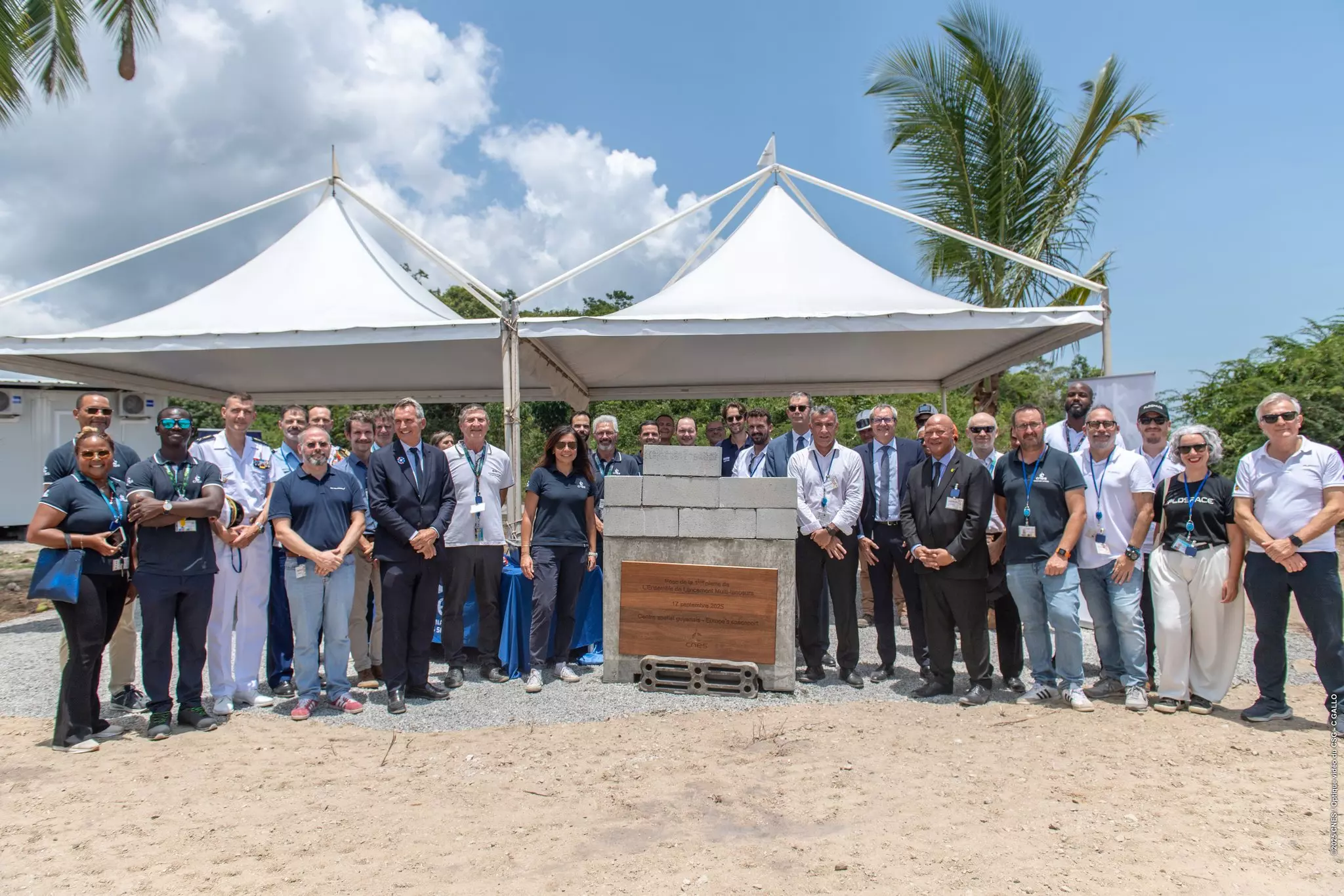 Guyane : Pose de la première pierre de l’Ensemble de Lancement Multi-lanceurs (ELM) au Centre Spatial Guyanais