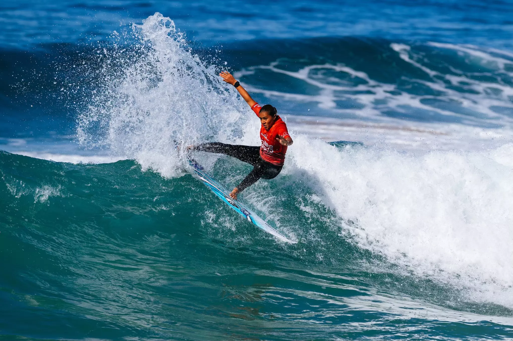 Surf : À 14 ans, la Polynésienne Tya Zebrowski entre au Championship Tour, historique !
