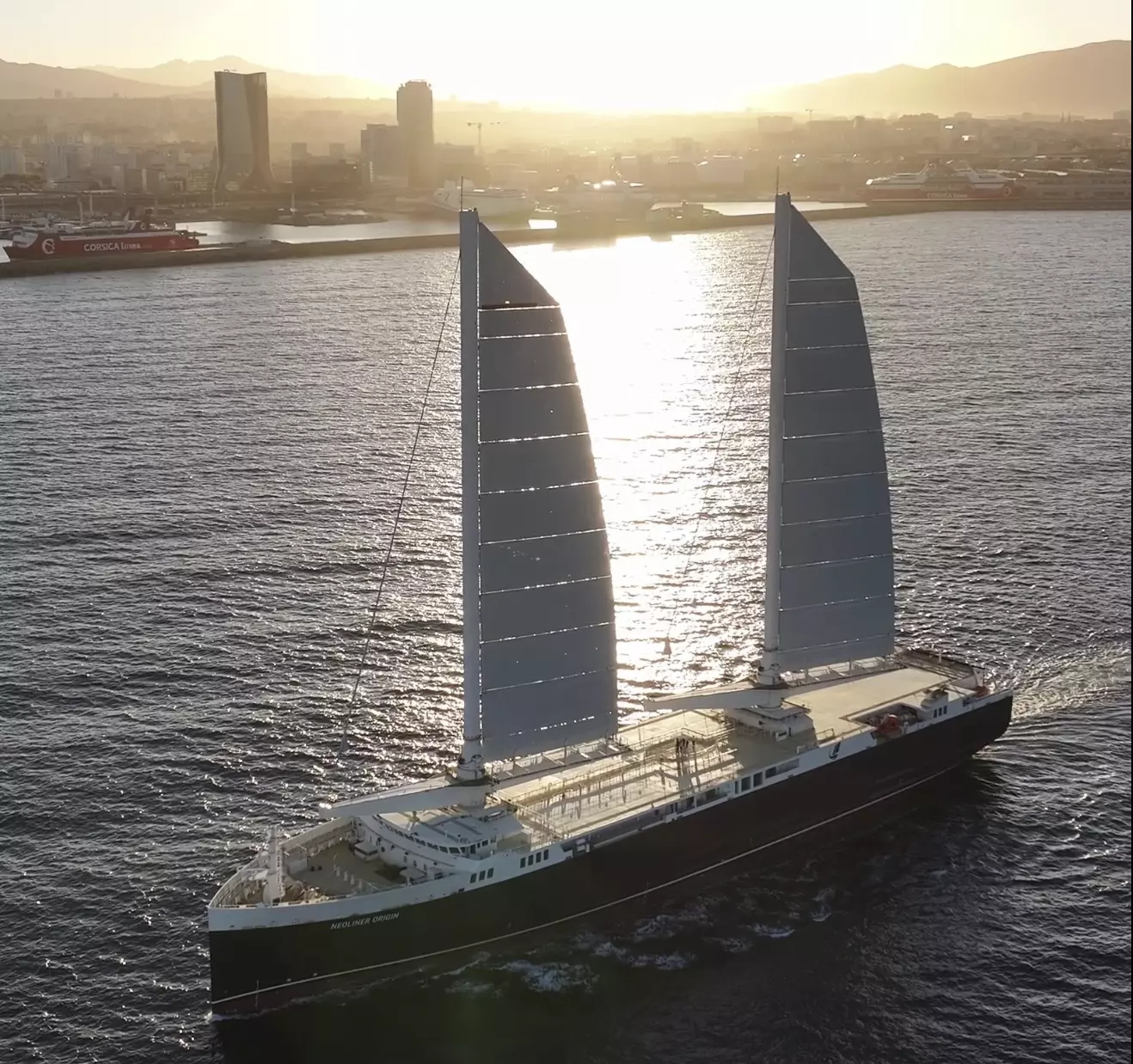 Le Neoliner Origin, le plus gros cargo à voile prêt à entamer son premier voyage transatlantique vers Saint-Pierre-et-Miquelon