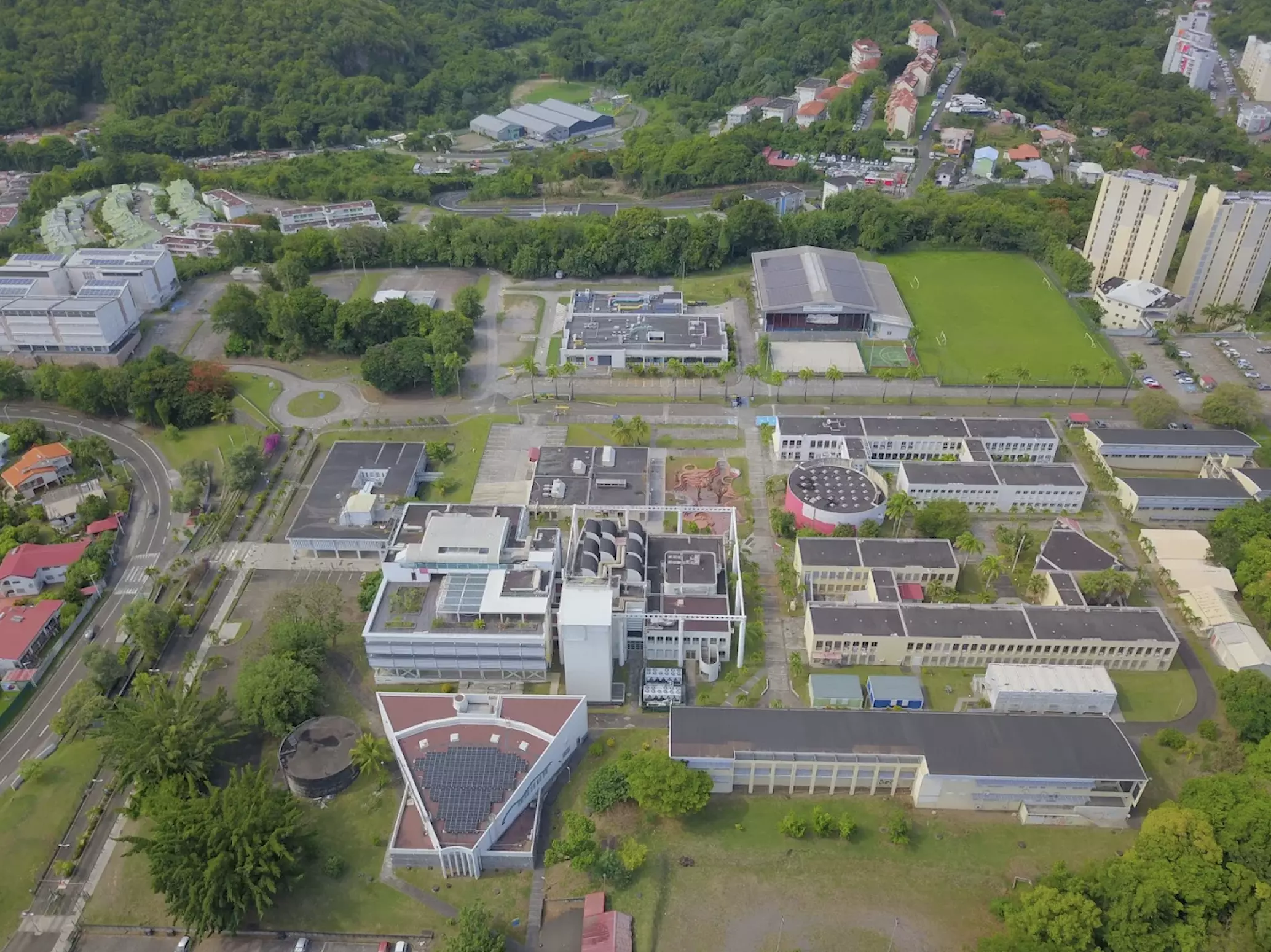 Université des Antilles : des mesures renforcées pour sécuriser l’accès au campus de Schœlcher