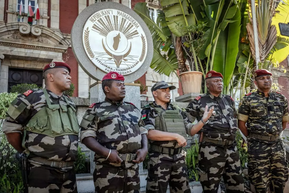 Madagascar: l'unité militaire ralliée à la contestation dit "prendre le pouvoir" après la destitution du président