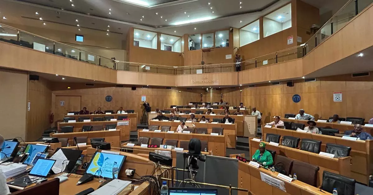 Les élus de l'Assemblée de Martinique votent à l'unanimité les résolutions du congrès