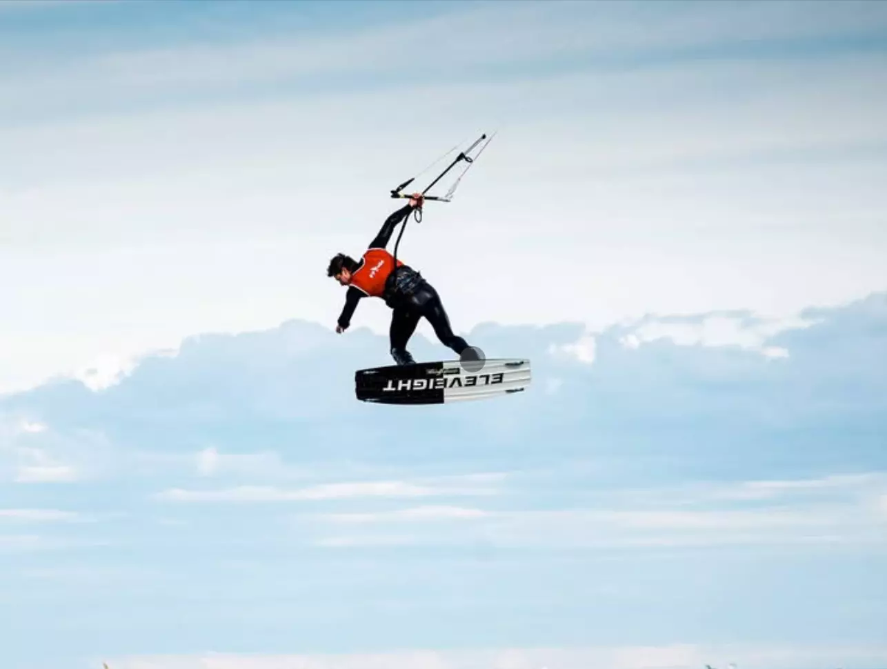 Le Calédonien Arthur Guillebert sacré champion de France en kitesurf freestyle