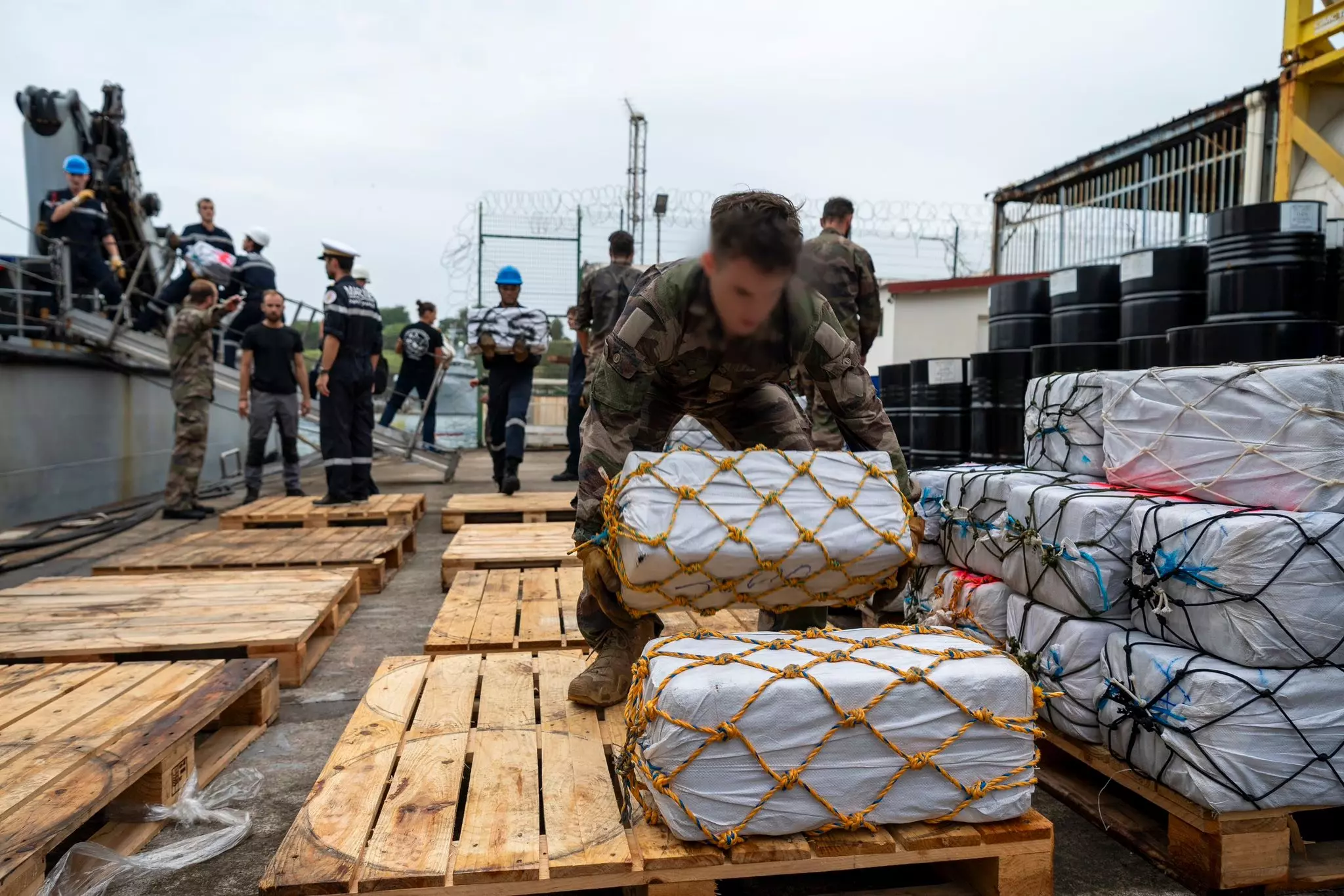Plus de sept tonnes de cocaïne saisies sur un navire de pêche aux Antilles