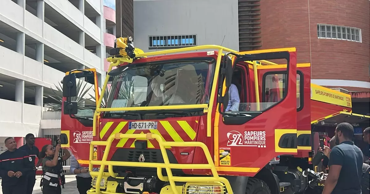 Six nouveaux véhicules pour renforcer les capacités d’intervention des pompiers de Martinique
