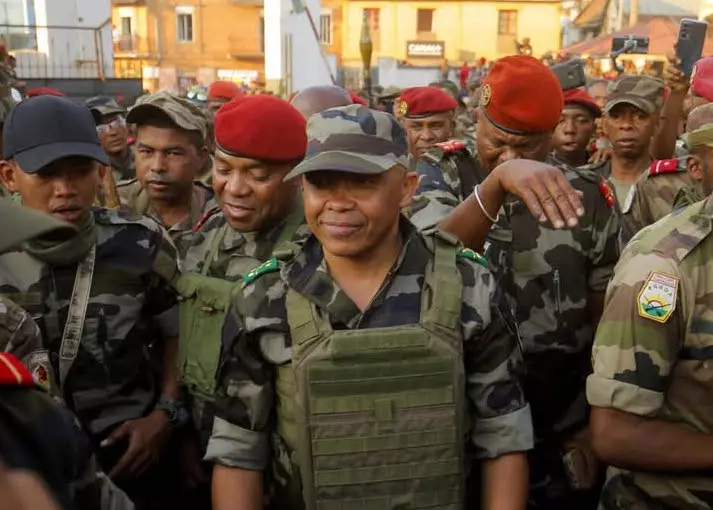 Madagascar : Fête lucide et cour auprès du militaire en passe d'être investi président