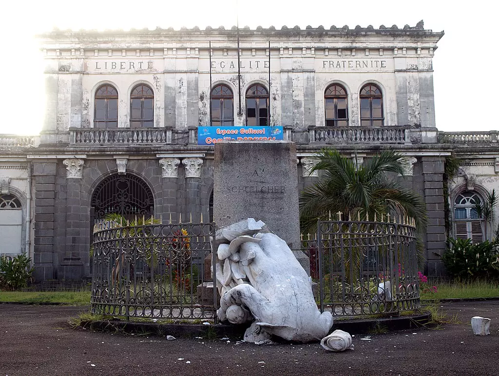 Déboulonnages de statues en Martinique en 2020 : relaxes et dispenses de peine