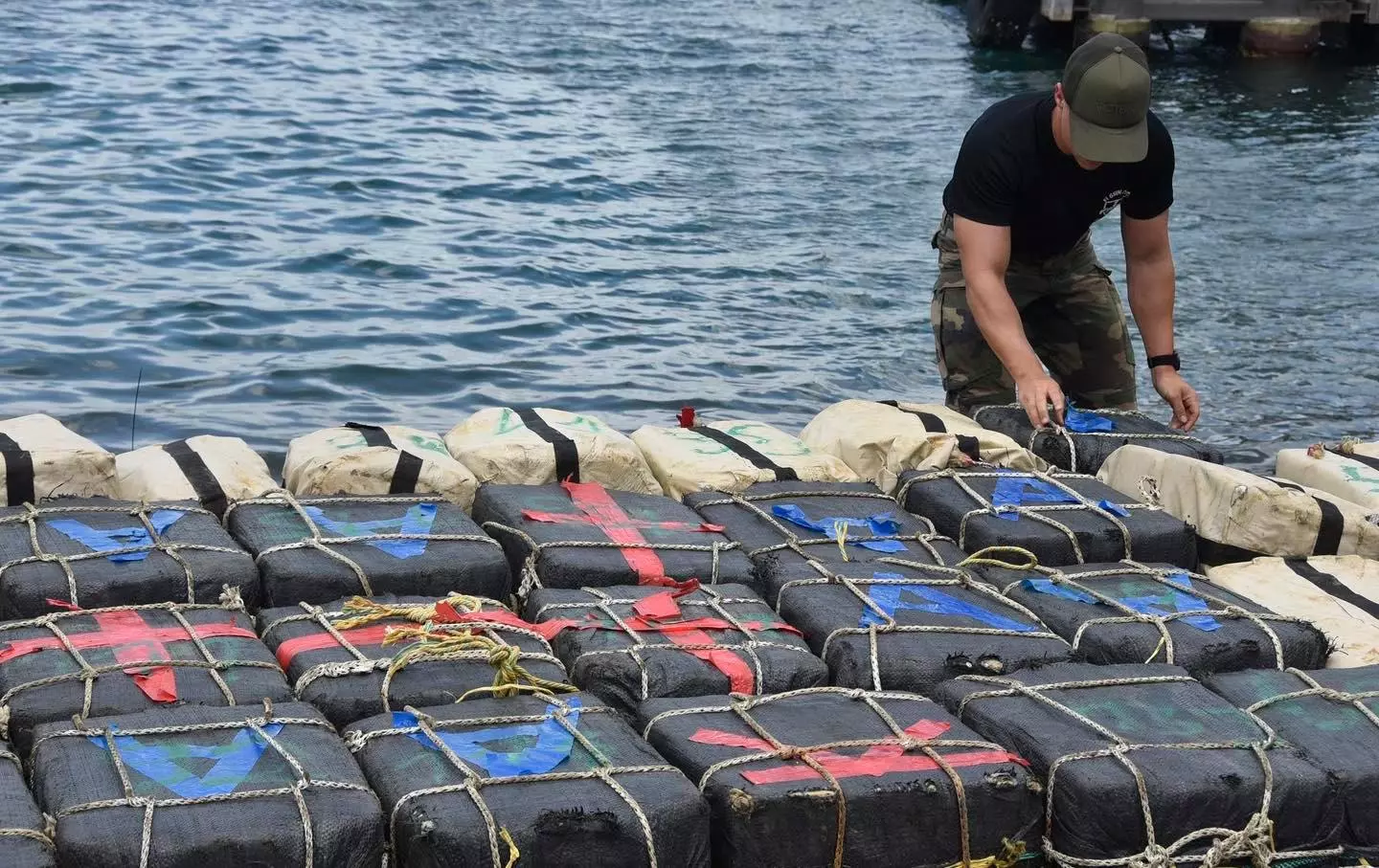 Vers un nouveau record de saisies de cocaïne en France en 2025, dont la moitié a transité par les Antilles