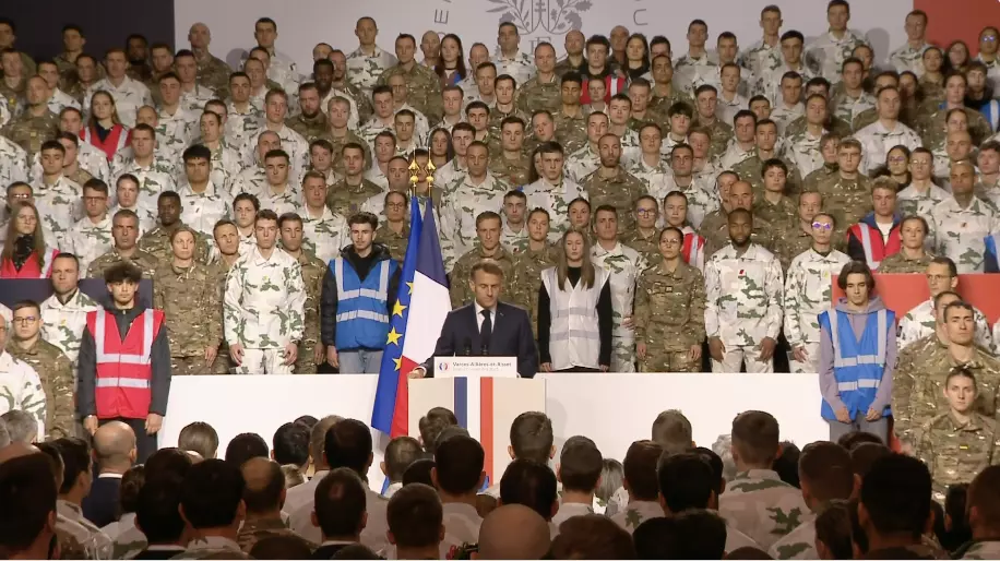 Emmanuel Macron relance le "service national", militaire et volontaire