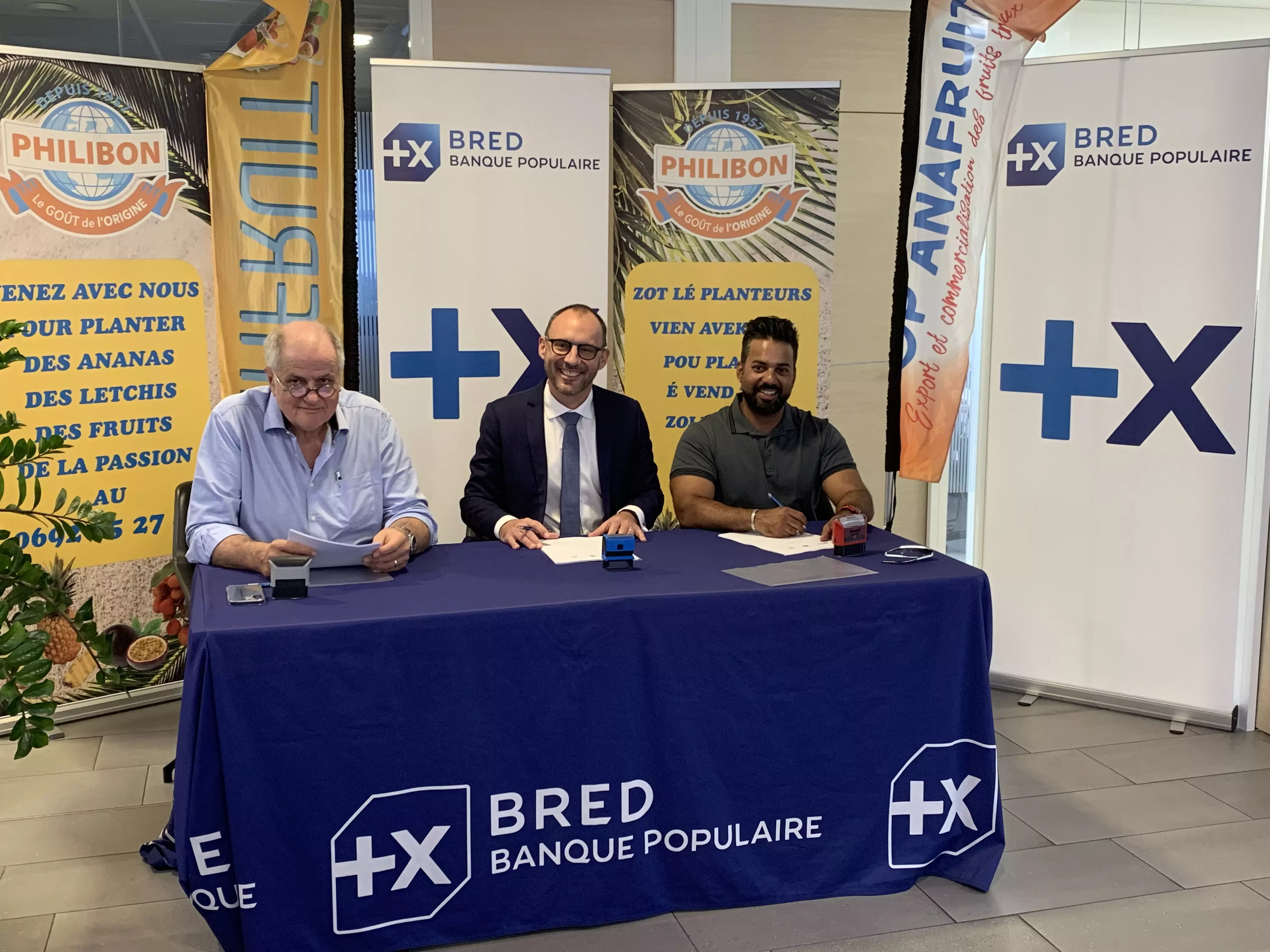 La Réunion : La BRED Banque populaire signe une convention avec le Groupe Boyer et la coopérative Anafruit pour soutenir la production du territoire