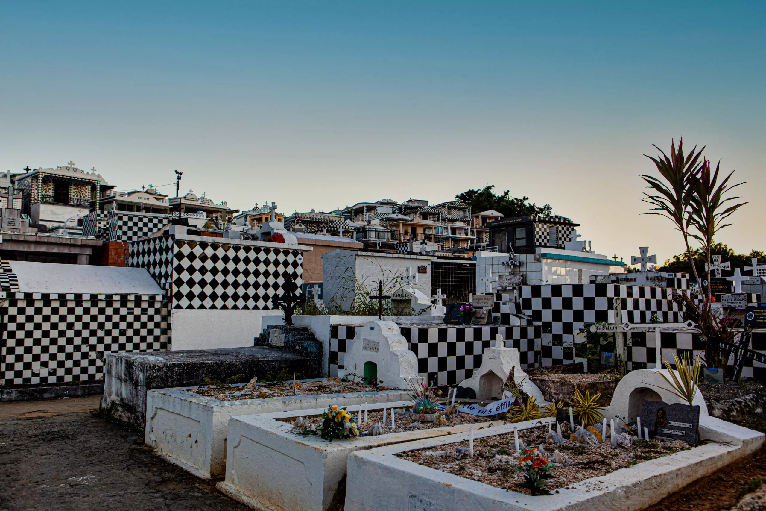 En Guadeloupe, les cimetières privés et familiaux, une tradition sous contrainte