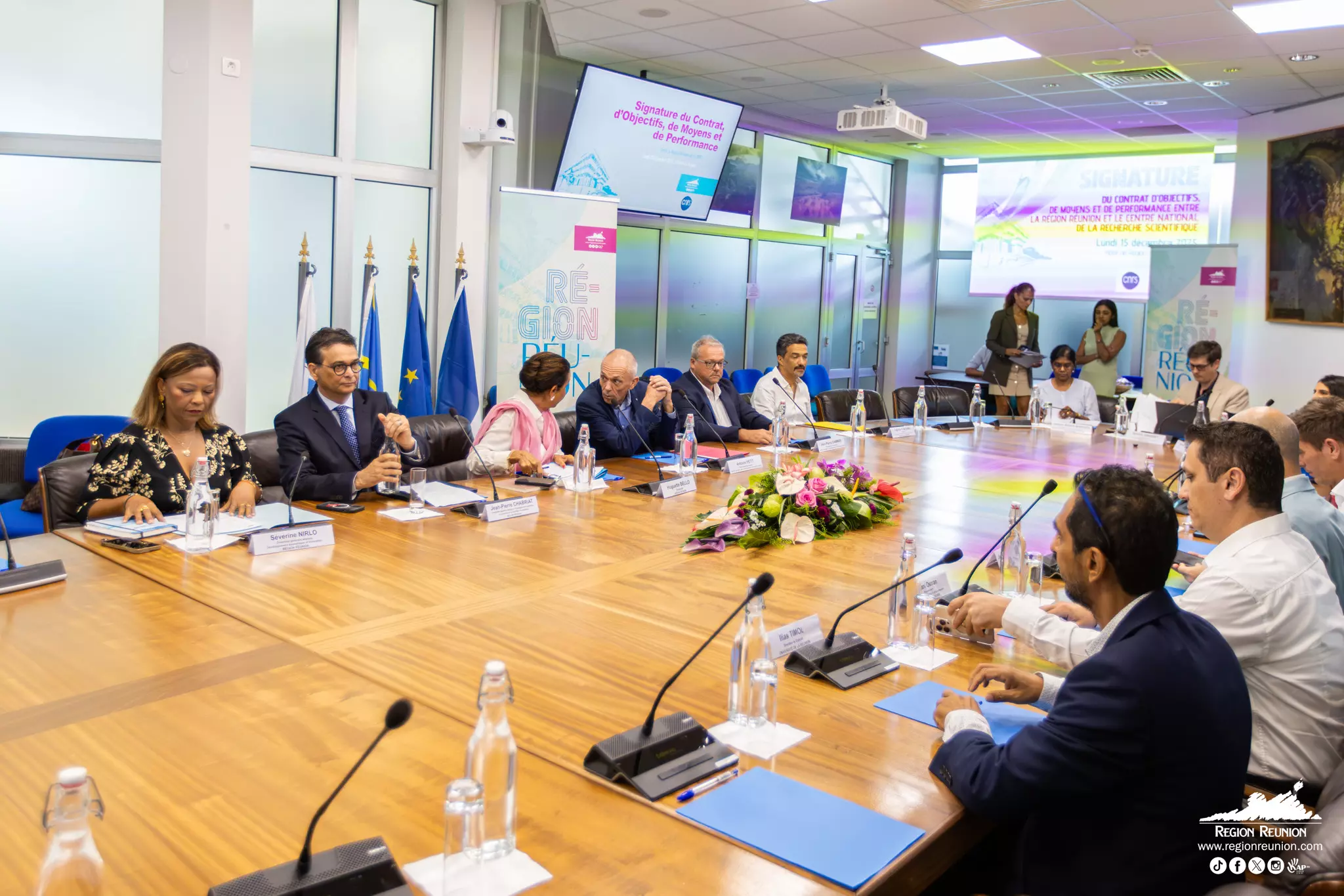 La Région Réunion et le CNRS signent un contrat (COMP) pour renforcer la coopération scientifique