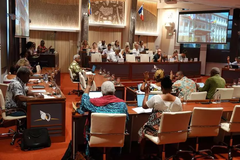 Débat d’orientation budgétaire 2026 en Nouvelle-Calédonie : les prévisions de croissance du gouvernement local sont-elles réalistes ?