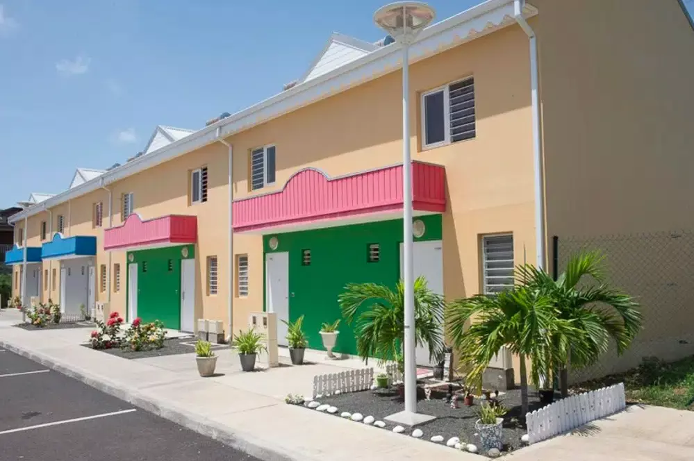 La Caisse Générale de la Sécurité Sociale et la Banque des Territoires Antilles-Guyane s’unissent pour l’adaptation des logements sociaux des locataires âgés et la promotion de la prévention des risques professionnels sur les chantiers