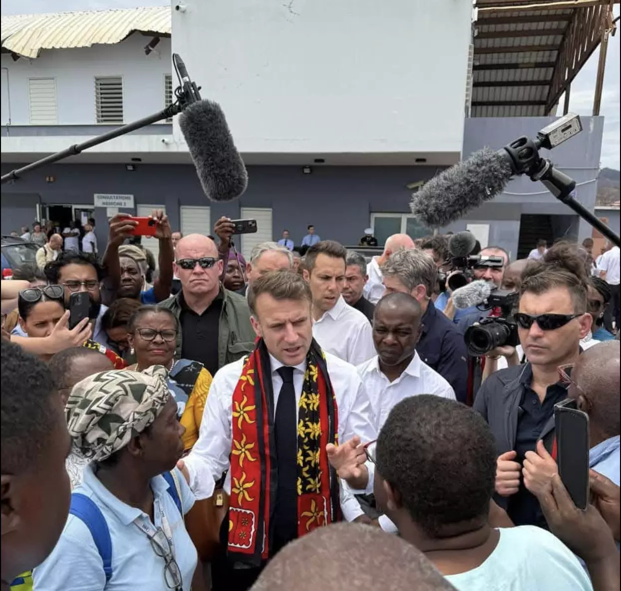 Mayotte : un an après Chido, "le gouvernement reste pleinement mobilisé", assure Emmanuel Macron