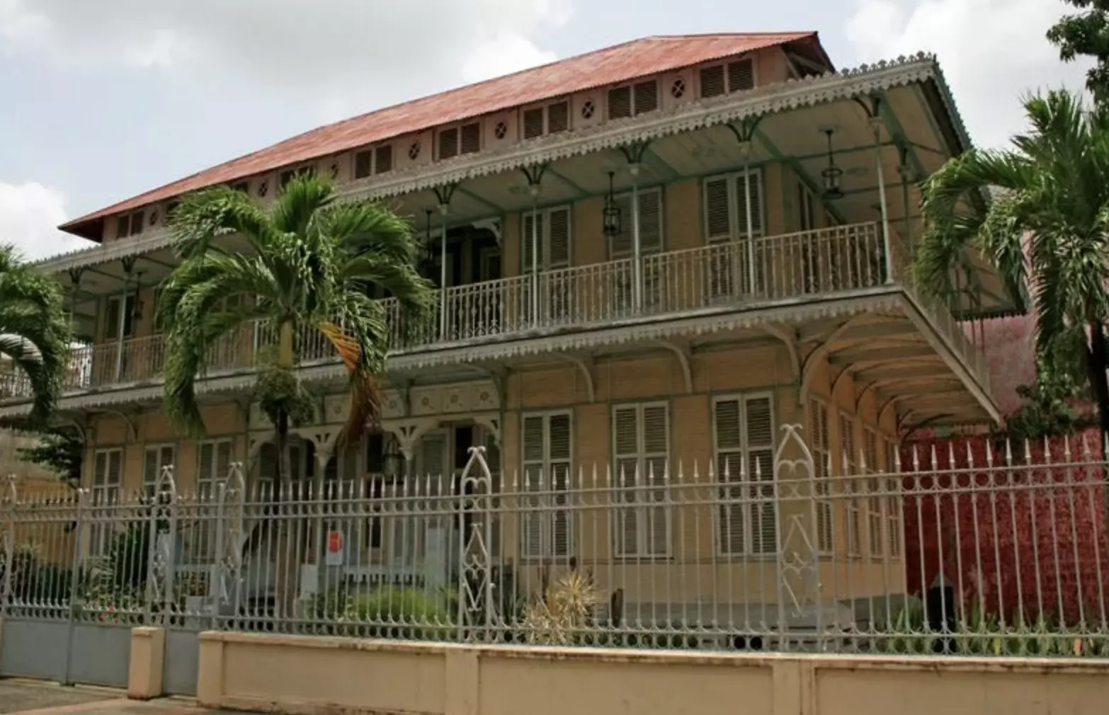 Guadeloupe : la ville de Pointe-à-Pitre organise une balade aux flambeaux pour rendre hommage au poète Saint-John Perse