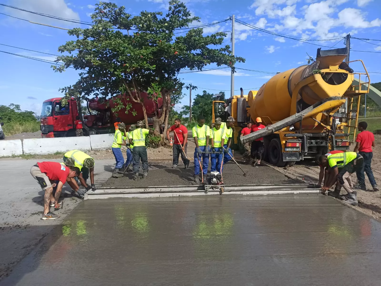 Martinique: Au Prêcheur, le RSMA transforme le terrain et renforce son ancrage auprès des jeunes