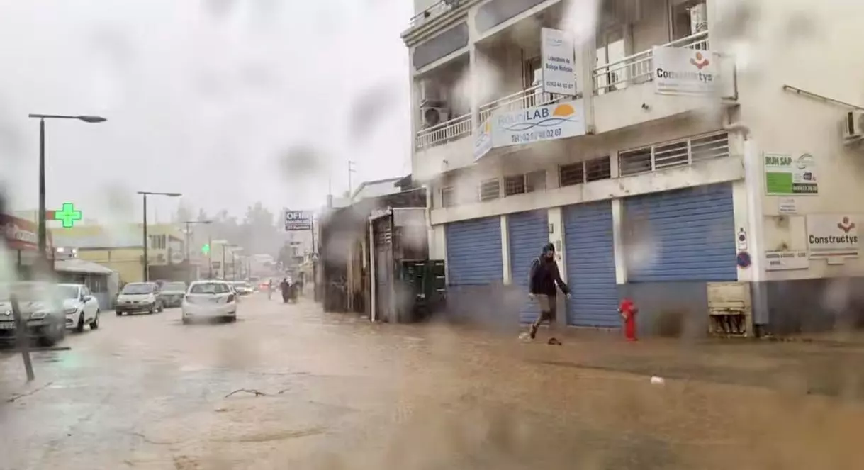 Fortes pluies et orages : La Réunion en vigilance orange, des randonneurs bloqués dans le cirque de Mafate