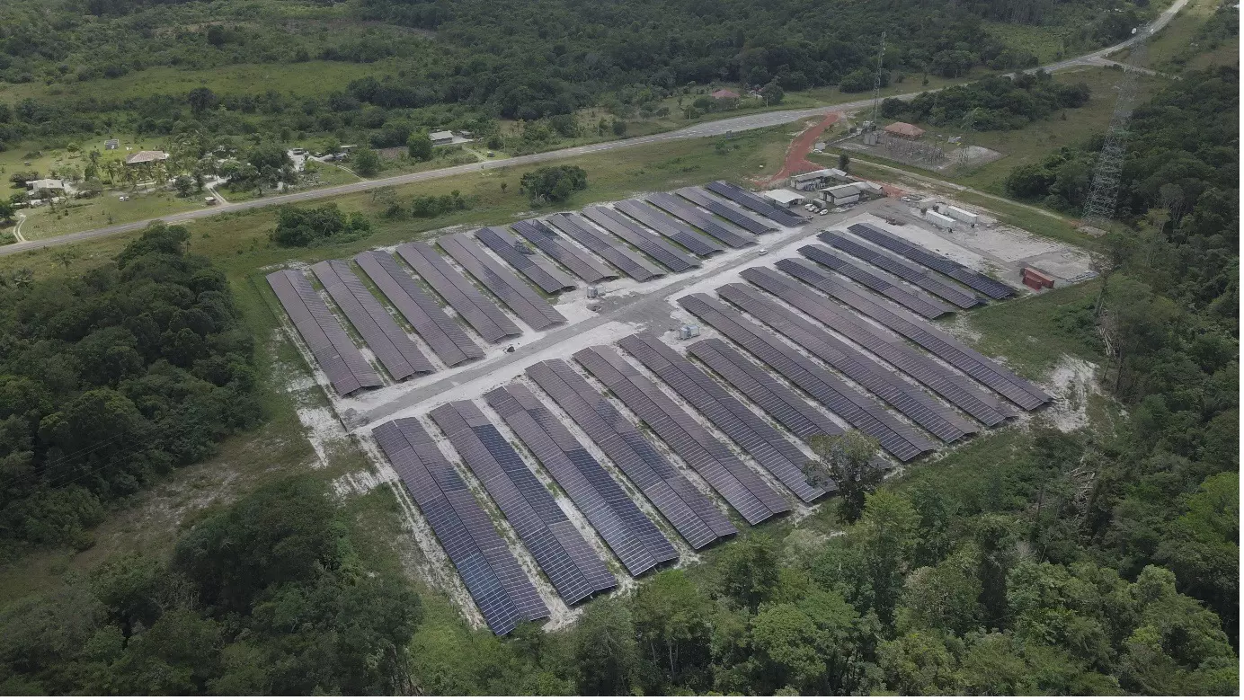 Guyane : Lancement du chantier d’une centrale hybride solaire et stockage à Sainte-Anne