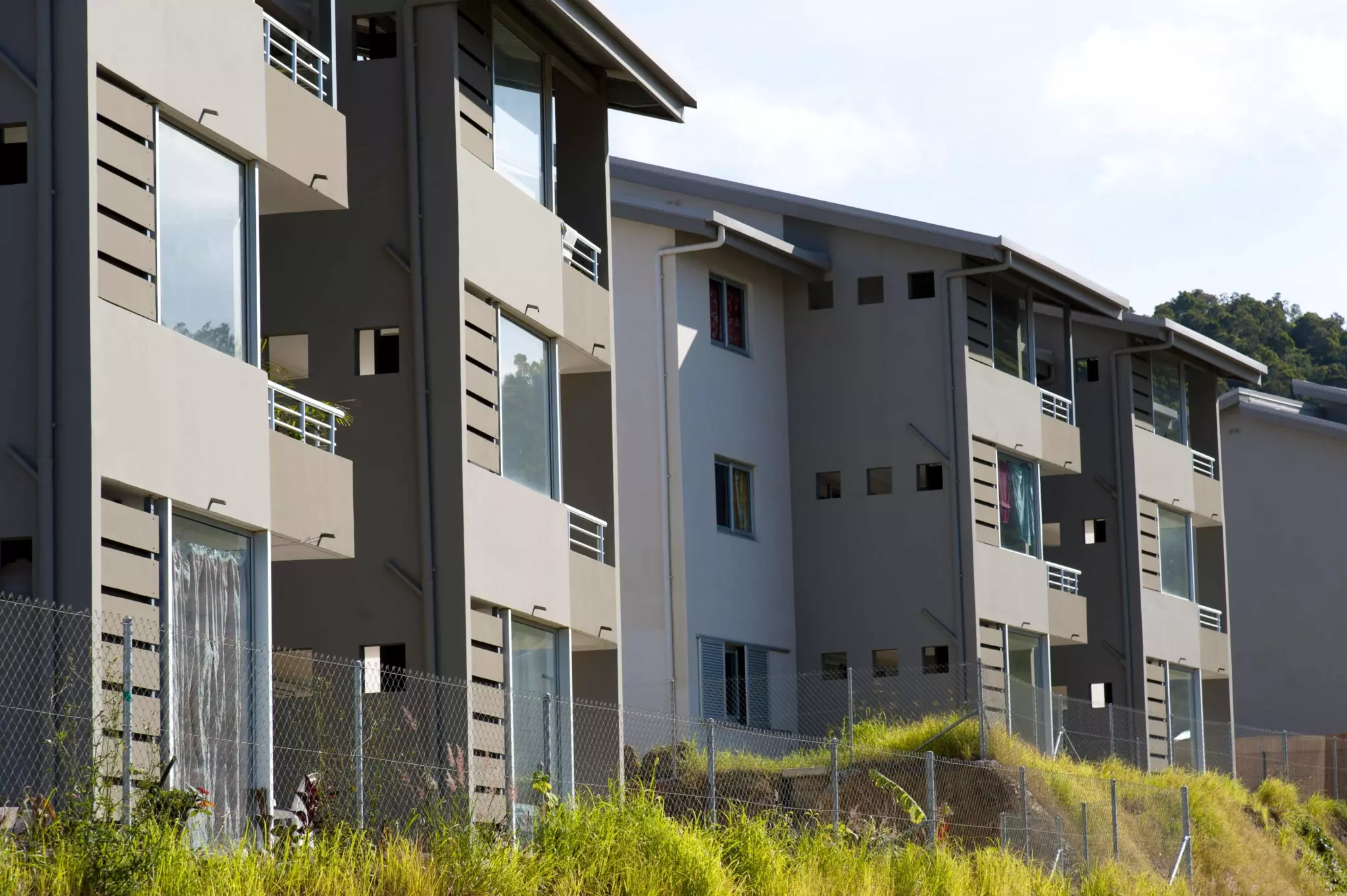 Nouvelle-Calédonie : Le Congrès adopte une réforme pour sauver l’aide au logement sur l’archipel