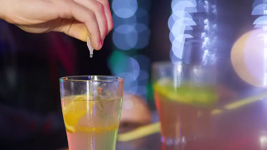 Lutte contre les violences faites aux femmes : La Guadeloupe parmi les territoires pilotes pour l'expérimentation du dépistage de la soumission chimique